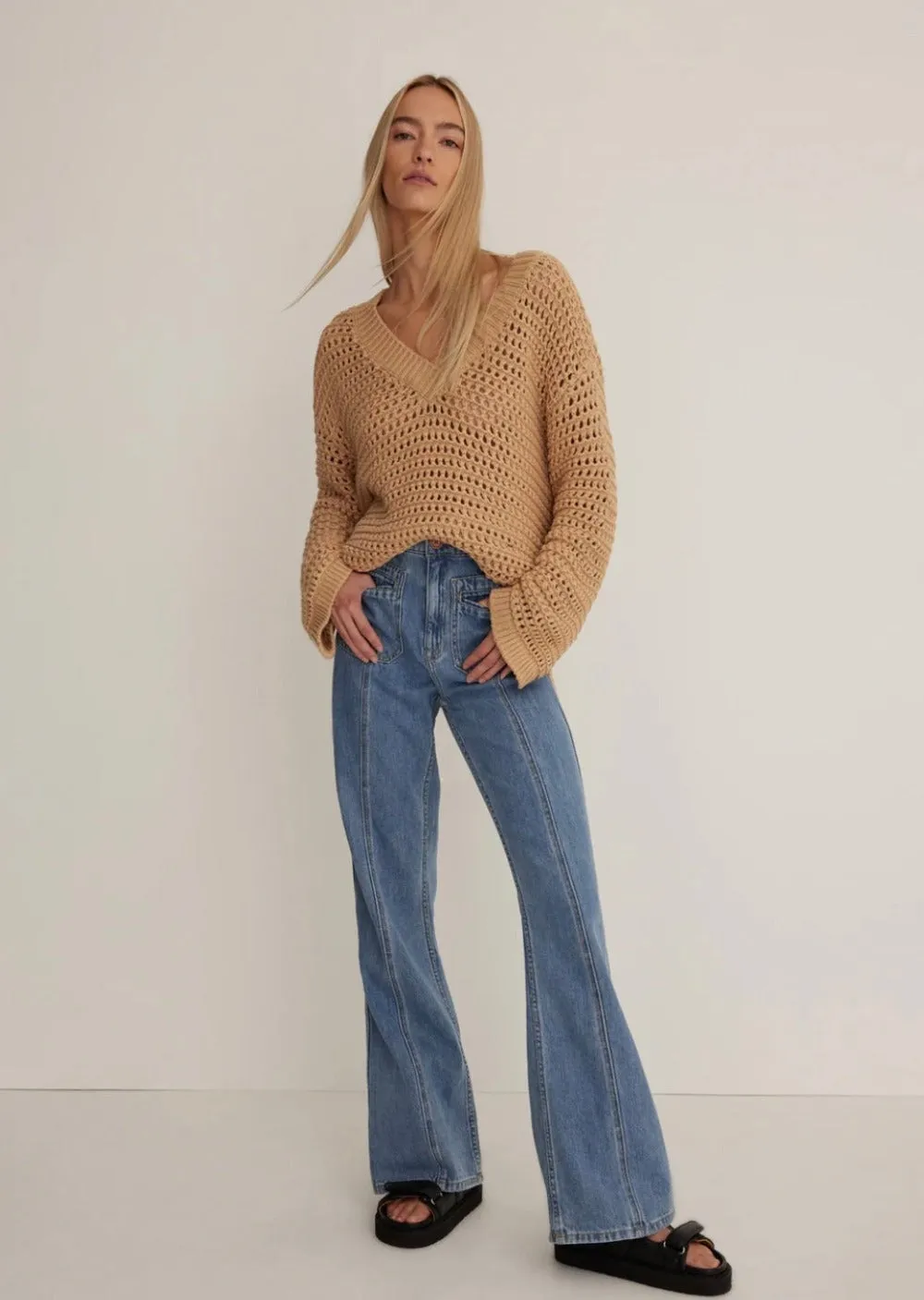 Tully V-Neck Pullover Latte