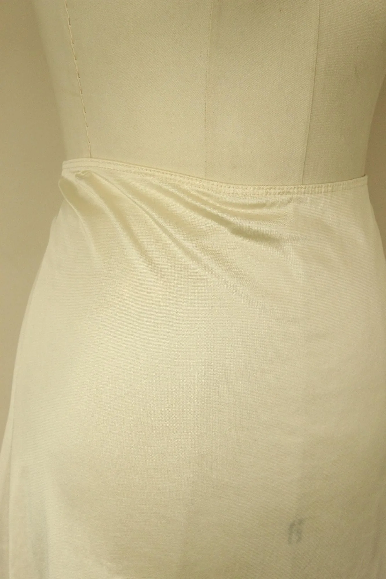 Vintage 1980s JC Penney Ivory Nylon Half Slip