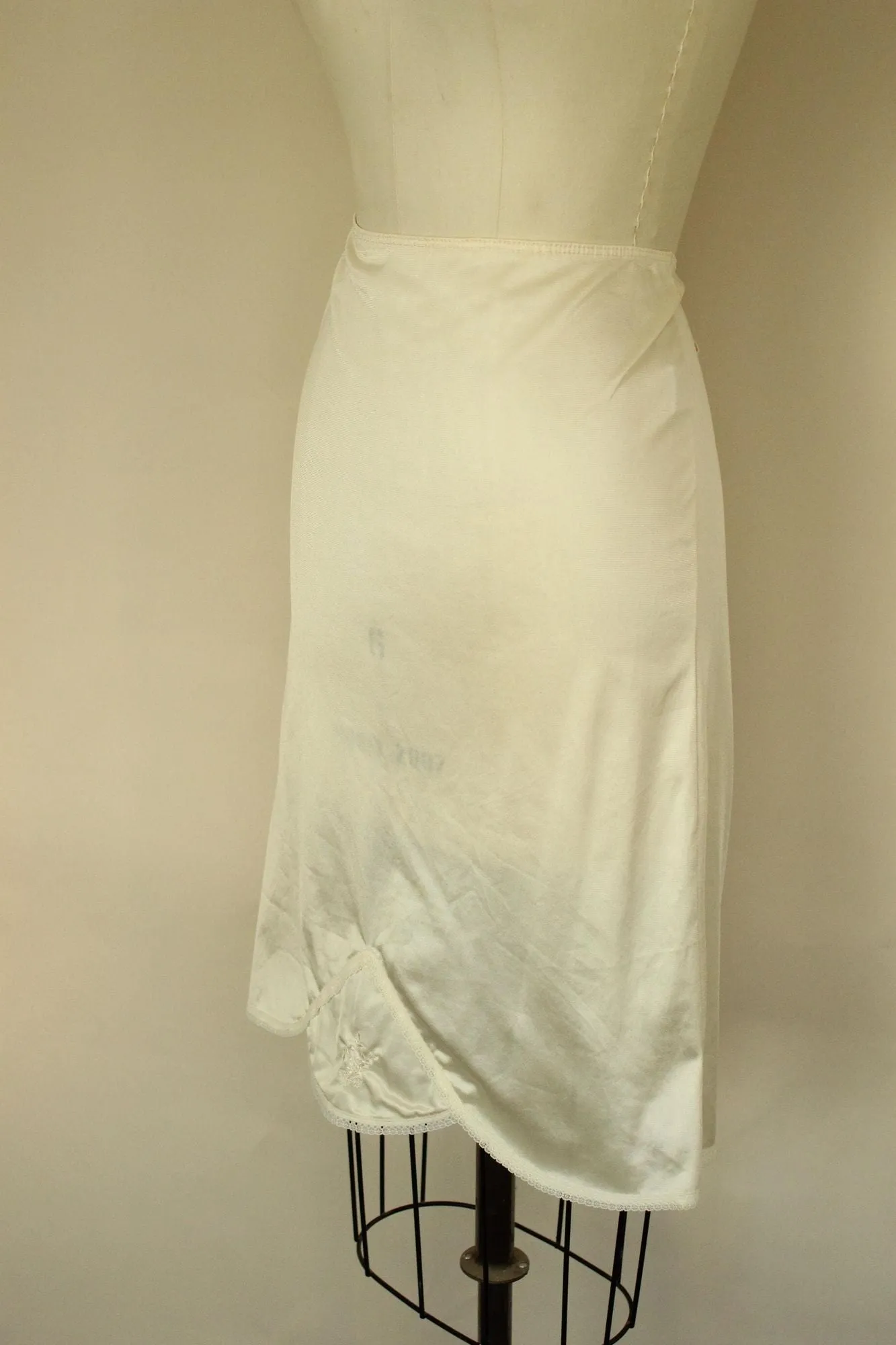 Vintage 1980s JC Penney Ivory Nylon Half Slip