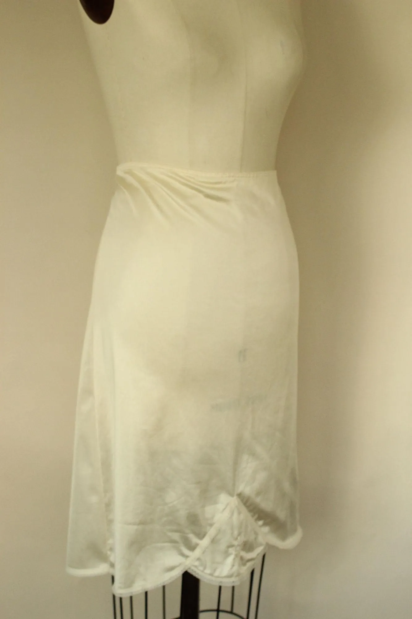 Vintage 1980s JC Penney Ivory Nylon Half Slip