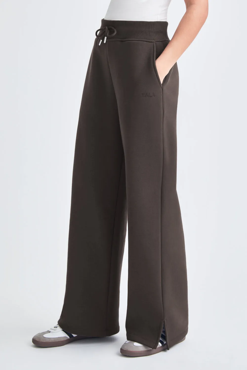 WIDE LEG CLUB LOGO JOGGER - AMERICANO