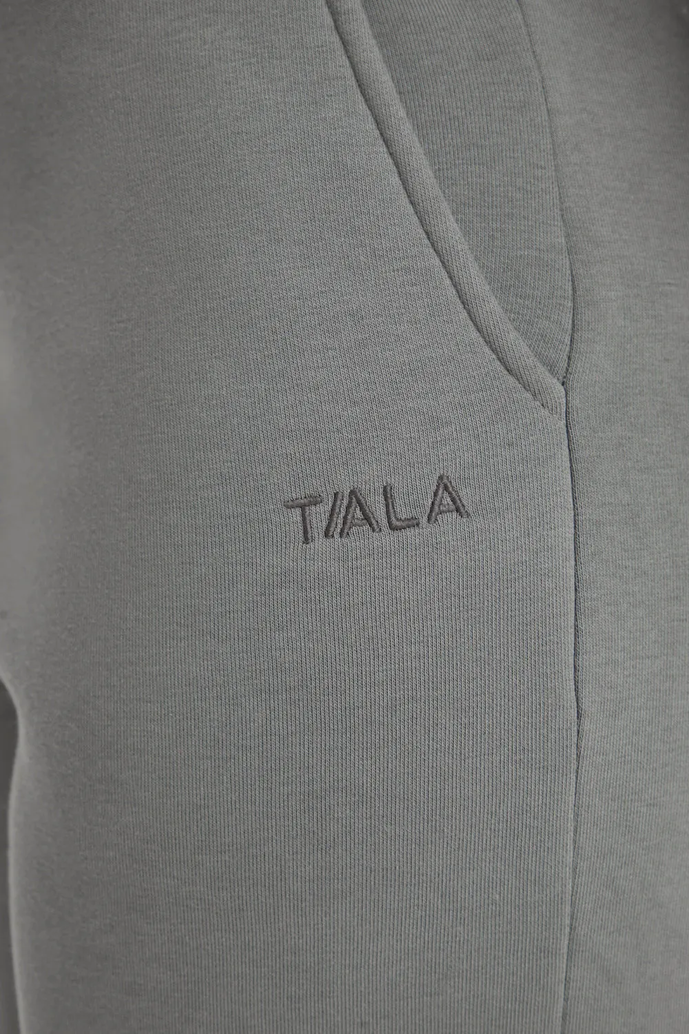 WIDE LEG CLUB LOGO JOGGER - SLATE GREY
