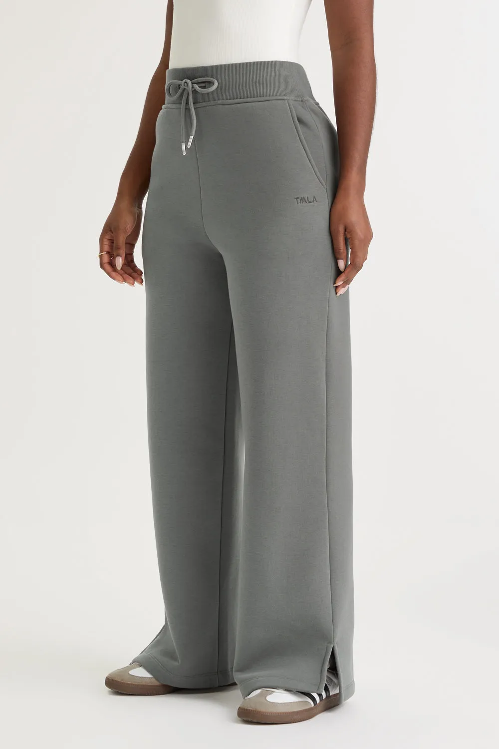 WIDE LEG CLUB LOGO JOGGER - SLATE GREY