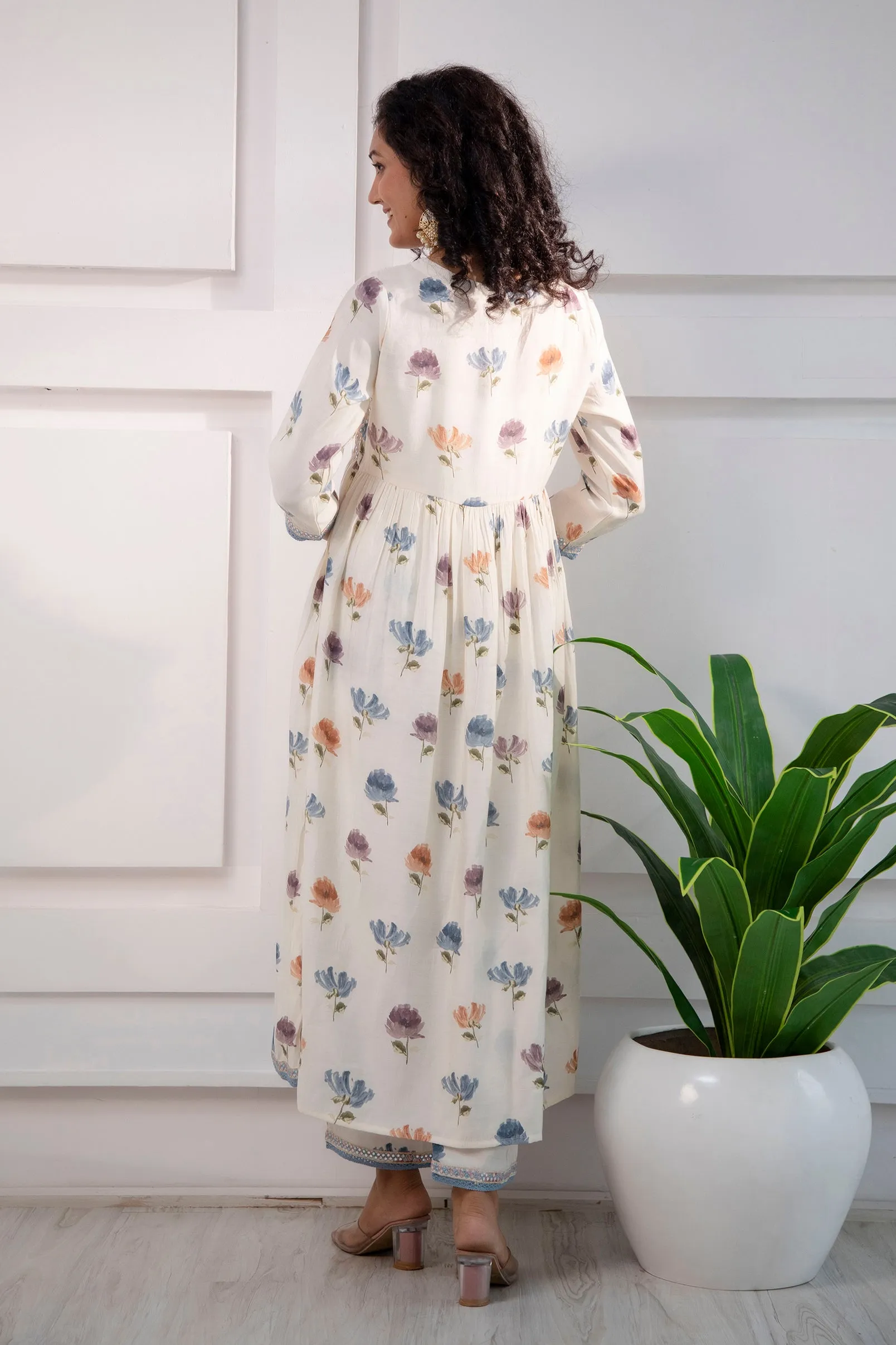 Women's Muslin Cream Alia Cut A-line Ethnic Set